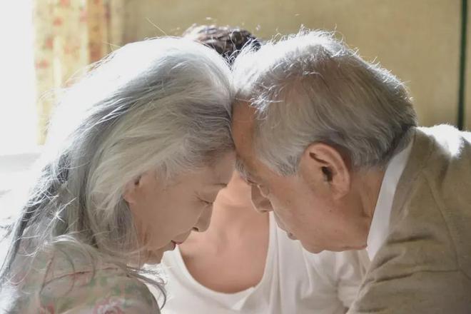 专区里60岁奶奶正在擦边凯发K8国际娱乐老年短(图13)