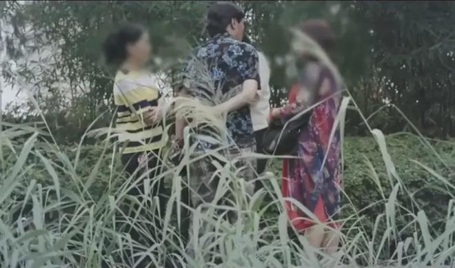 专区里60岁奶奶正在擦边凯发K8国际娱乐老年短(图11)
