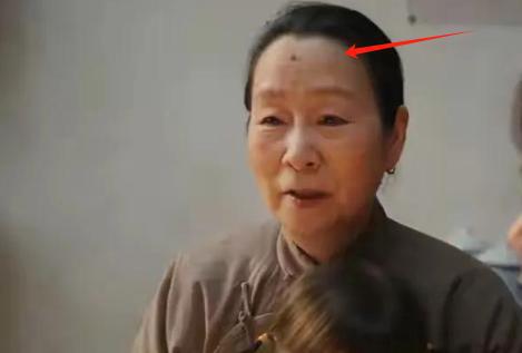 六姊妹》奚美娟和邬君梅才知啥是真穷人凯发首页登录浓妆艳抹别演穷人！看《(图1)