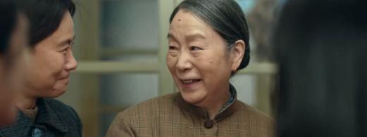 六姊妹》奚美娟和邬君梅才知啥是真穷人凯发首页登录浓妆艳抹别演穷人！看《(图3)