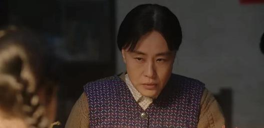 六姊妹》奚美娟和邬君梅才知啥是真穷人凯发首页登录浓妆艳抹别演穷人！看《(图25)