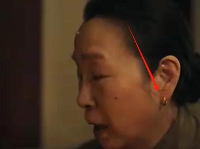 六姊妹》奚美娟和邬君梅才知啥是真穷人凯发首页登录浓妆艳抹别演穷人！看《(图31)