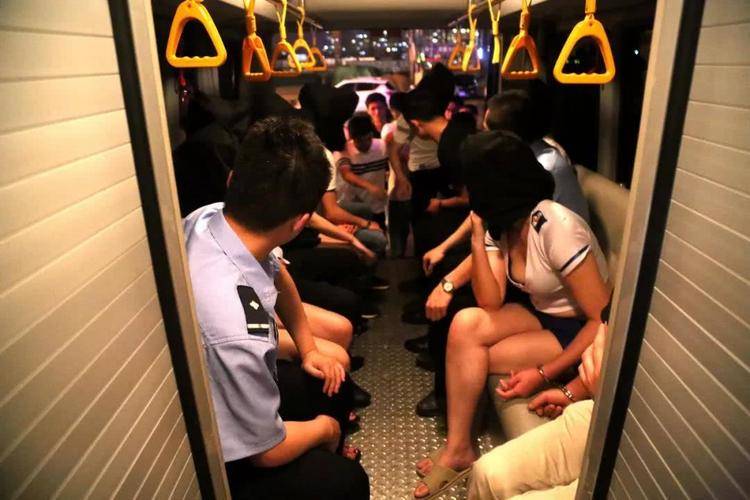 央视记者冒死揭露莞式一条龙全过程K8凯发