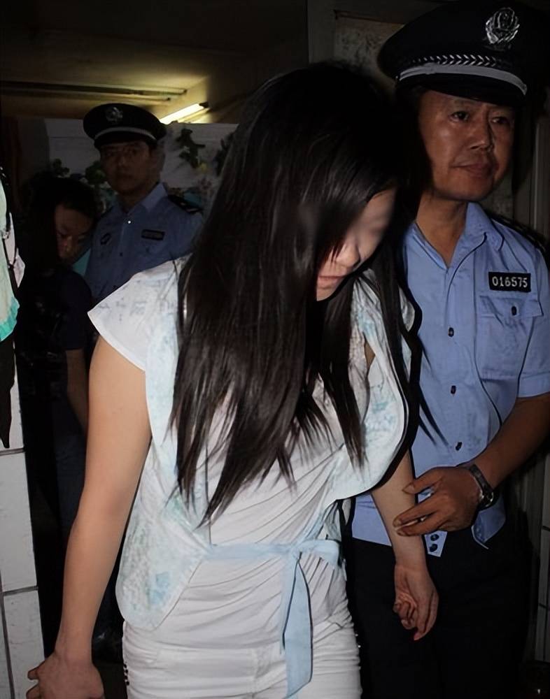 央视记者冒死揭露莞式一条龙全过程K8凯发集团东莞扫黄抓捕真实影像(图3)